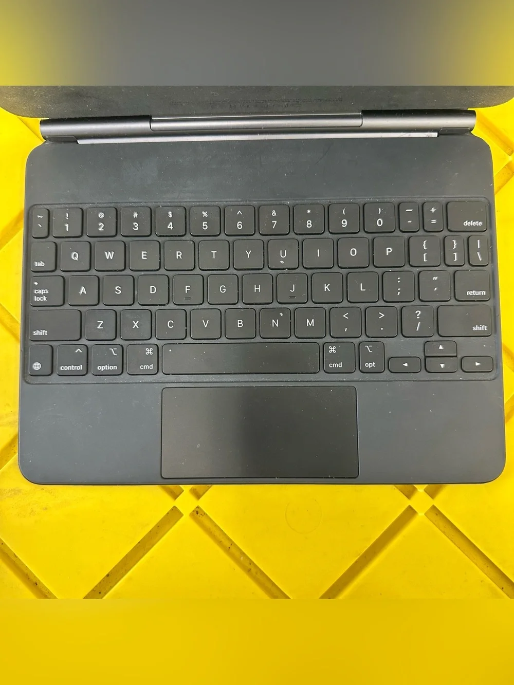 Apple durable black